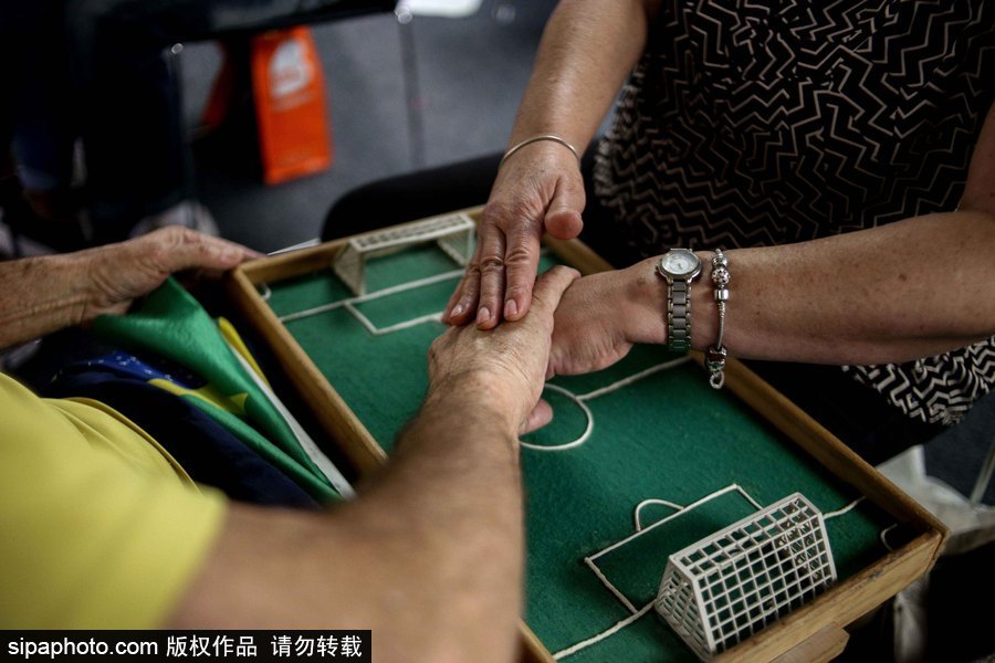 任何人都不愿缺席的世界杯 巴西視障聽力障礙者“觀戰”助威