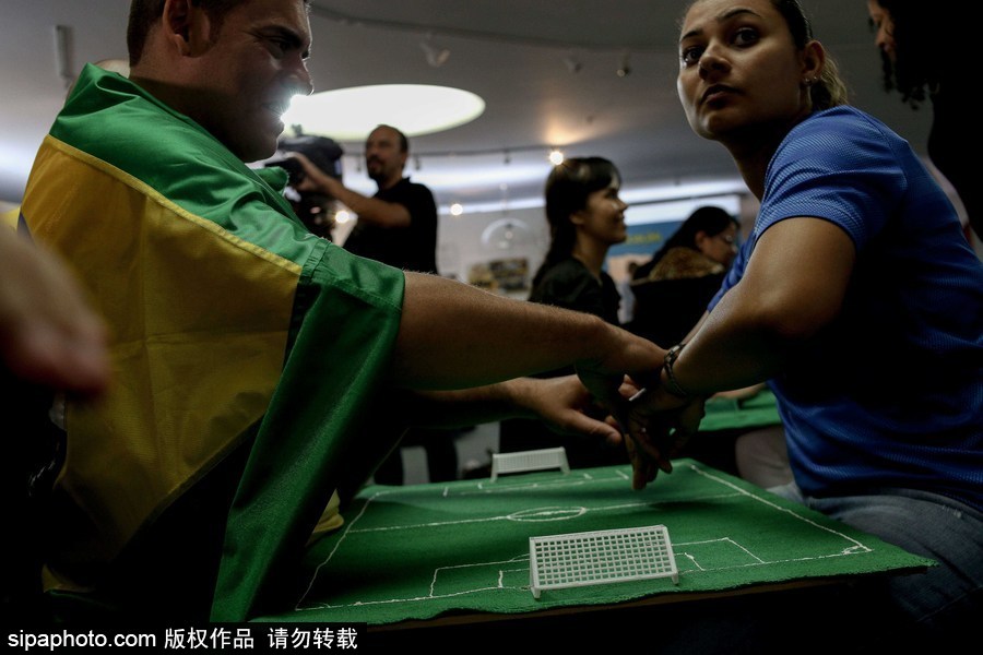 任何人都不愿缺席的世界杯 巴西視障聽力障礙者“觀戰(zhàn)”助威