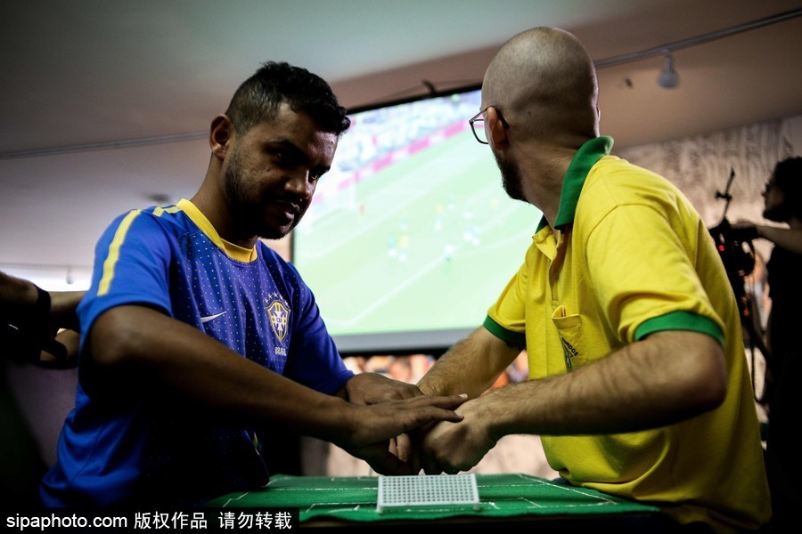 任何人都不愿缺席的世界杯 巴西視障聽力障礙者“觀戰”助威