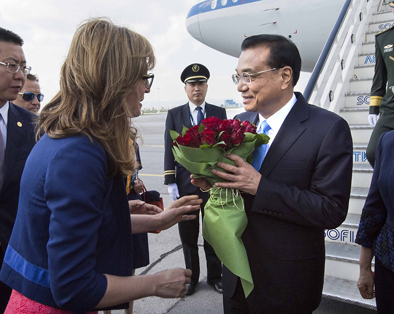 李克強(qiáng)抵達(dá)索非亞對(duì)保加利亞進(jìn)行正式訪問(wèn)并出席第七次中國(guó)-中東歐國(guó)家領(lǐng)導(dǎo)人會(huì)晤