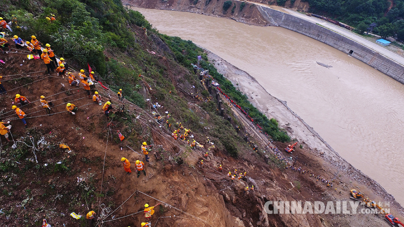 寶成鐵路水害區(qū)段搶險工作仍在緊張進行
