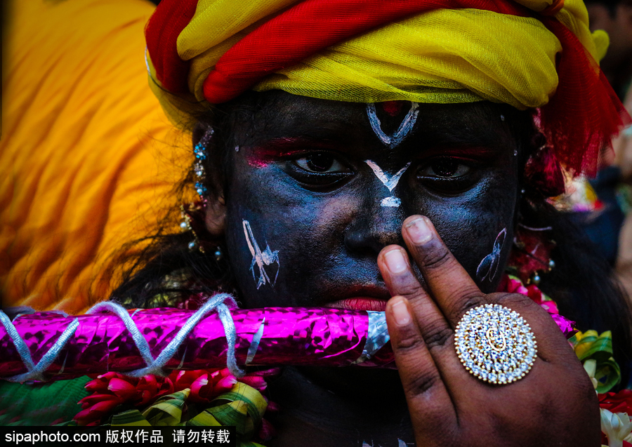 造型夸張形態各異！印度人民走上街頭慶祝扎格納特乘車節