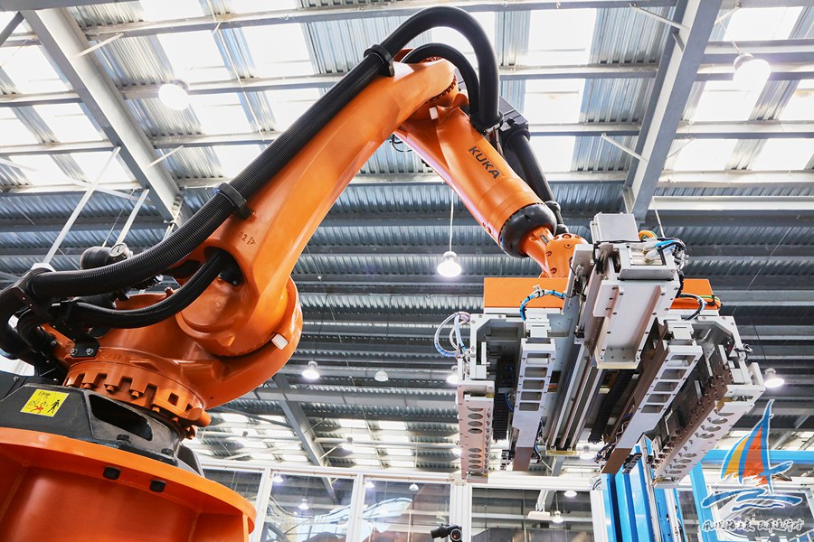 【風從海上來·改革進行時】全國網絡媒體看浪潮:自主創新攀上服務器技術最高峰