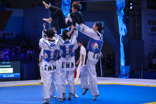 首屆世界跆拳道團體世界杯錦標(biāo)賽收官<BR>中國女隊包攬冠亞軍，奧運項目“無錫制造”開始征程