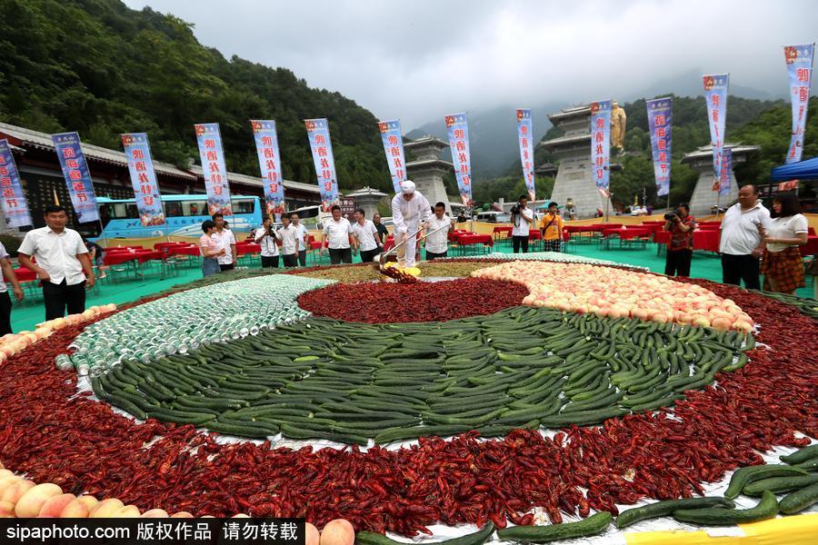 2噸重巨無霸“龍蝦啤酒拼盤”亮相 數千人分食