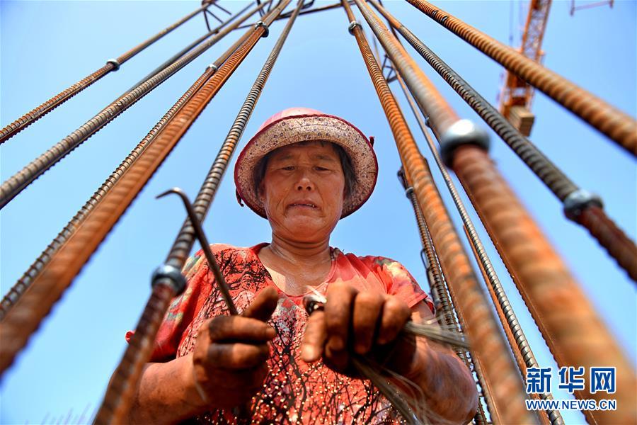 高溫下的城市建設者