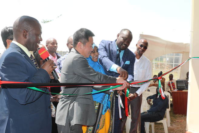 踐行社會公益 中國路橋肯尼亞辦事處援建當地社區道路、修繕校舍