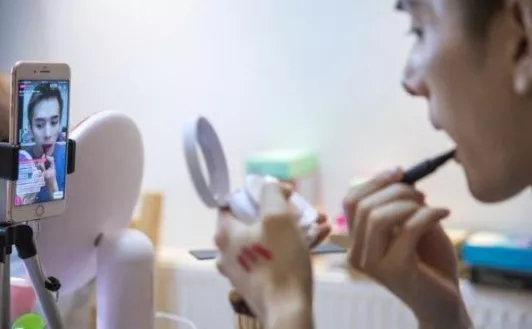 外媒說(shuō):男性成化妝品領(lǐng)域“新主力”,誰(shuí)還不是個(gè)精致的boy