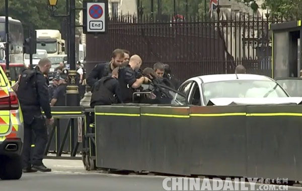 突發：英國警方定性議會大廈撞人事件為恐襲