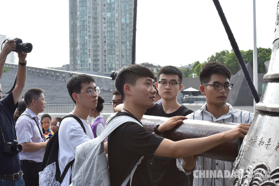 日本投降紀念日 南京舉辦“升國旗、撞響和平大鐘”活動