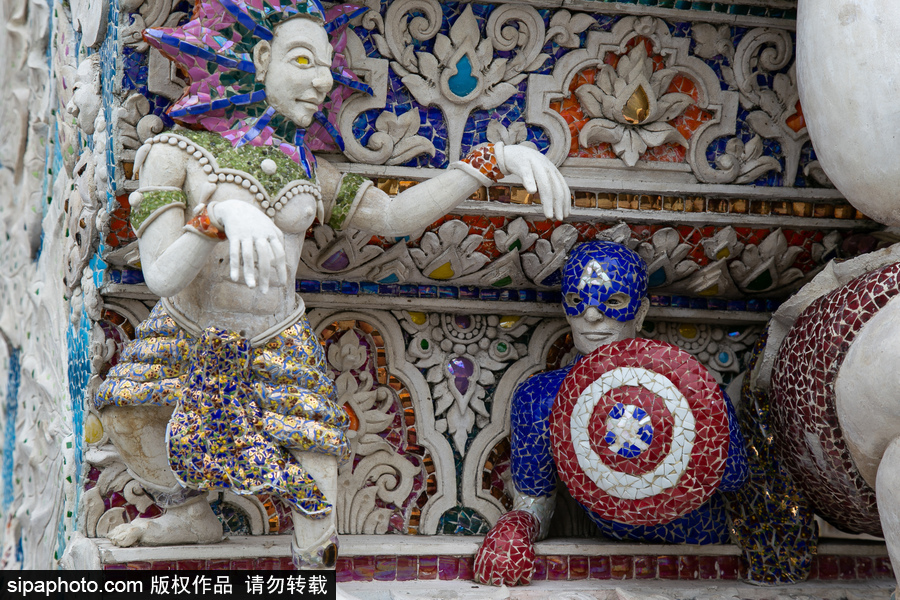 泰國曼谷一廟宇驚現(xiàn)超人、皮卡丘等動漫雕像 跨界裝飾創(chuàng)意無窮！