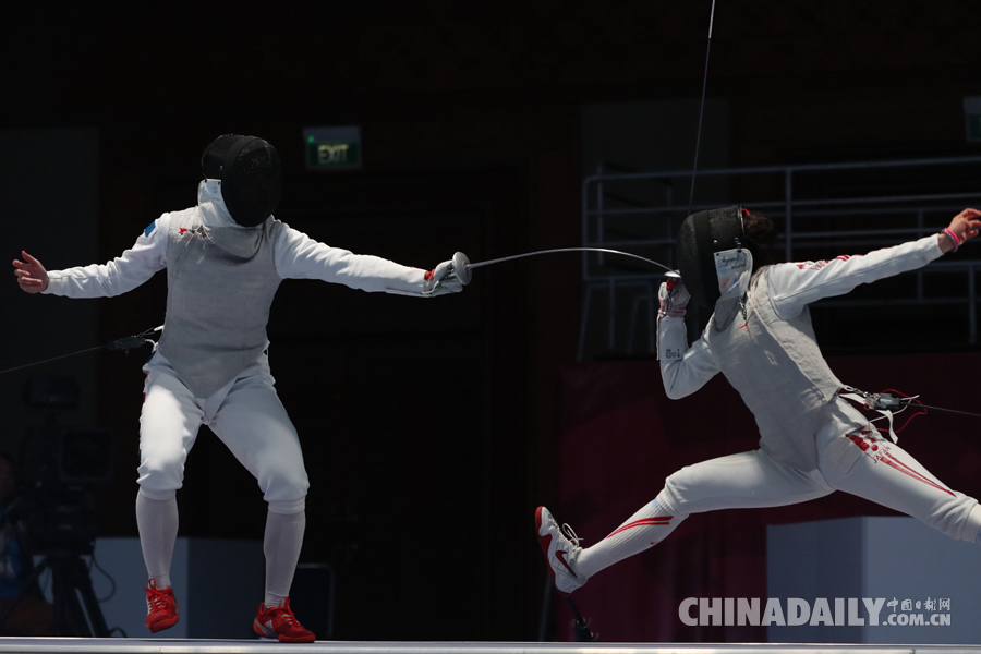 中國隊(duì)獲得亞運(yùn)會(huì)女子花劍團(tuán)體亞軍