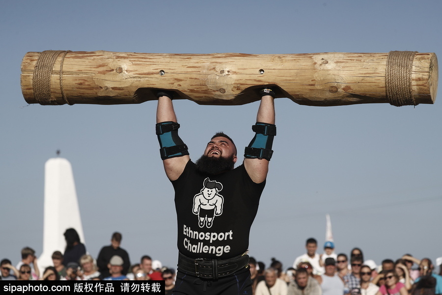 來自“戰斗民族”的力量比拼！俄羅斯坦波夫地區傳統體育比賽現場十分火熱