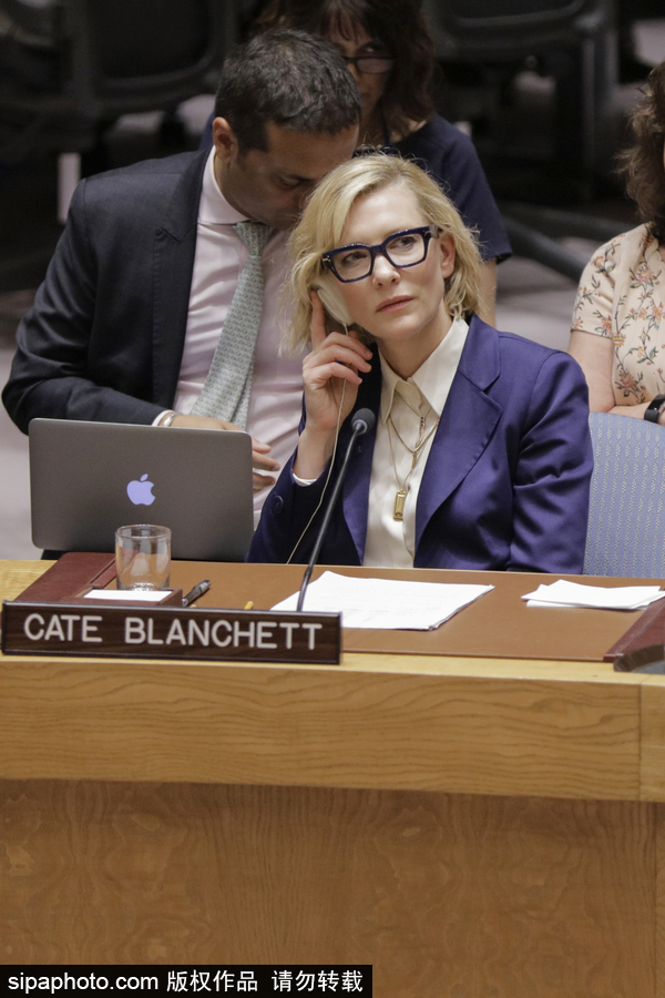 大魔王氣場(chǎng)超強(qiáng)！好萊塢女星凱特·布蘭切特現(xiàn)身聯(lián)合國(guó)會(huì)議