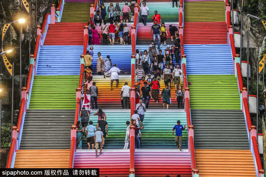 又一“網紅”拍照打卡處！馬來西亞吉隆坡彩虹樓梯成地標性景點
