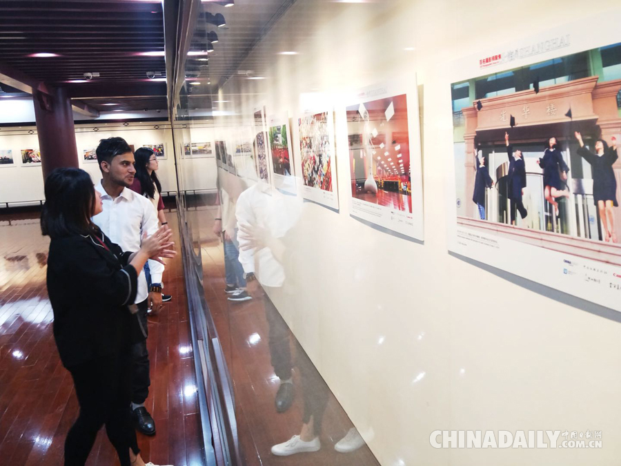 《百名攝影師聚焦上海》精選圖片展高校首展在復(fù)旦大學(xué)舉行