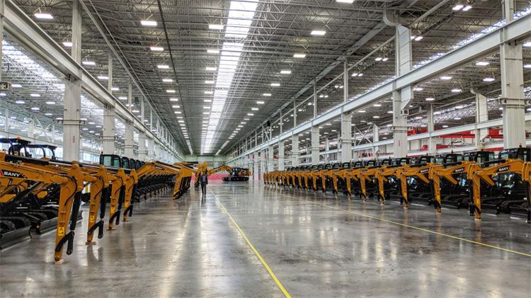 三一重工美國(guó)公司慶祝第2000臺(tái)掘土機(jī)下線