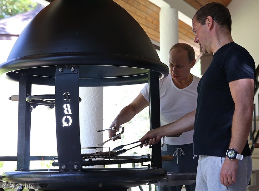 普京化身大廚做煎餅！這些大佬上得廳堂下得廚