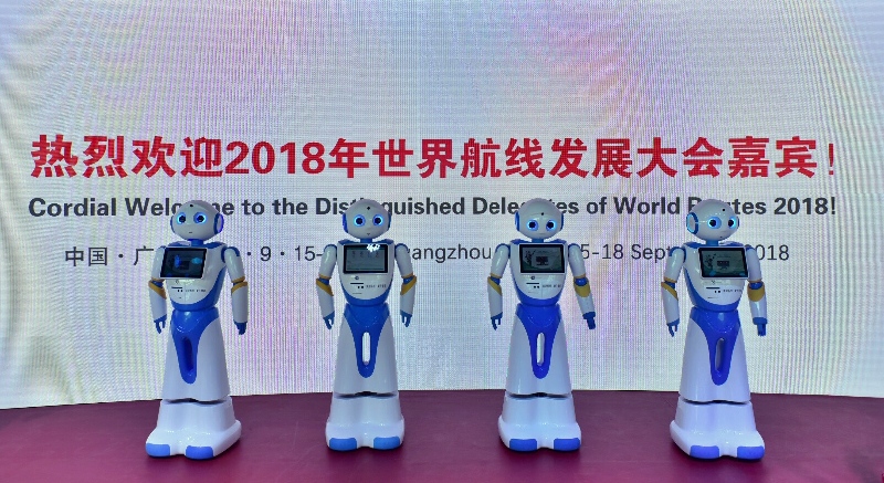 智慧出行新體驗:白云機場上線“云朵”智能機器人