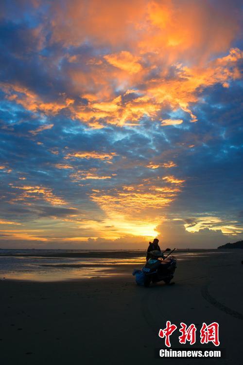 “山竹”過后現壯美云彩 廣西漁民恢復生產