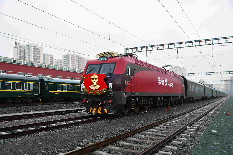 “朱德號”機車組:七十二載車輪滾滾 續(xù)寫“開路先鋒”傳奇
