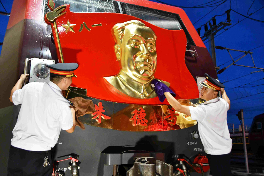 “朱德號”機車組:七十二載車輪滾滾 續(xù)寫“開路先鋒”傳奇
