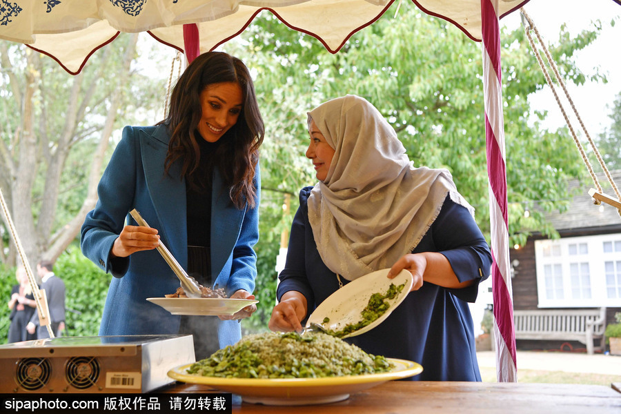 英國哈里王子夫婦出席烹飪書籍出版儀式 梅根王妃親自嘗試展現廚藝