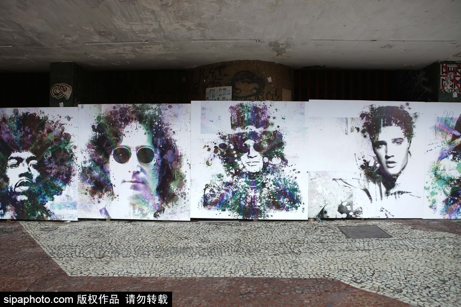 巴西：致敬偶像！圣保羅街頭出現搖滾明星巨幅畫像