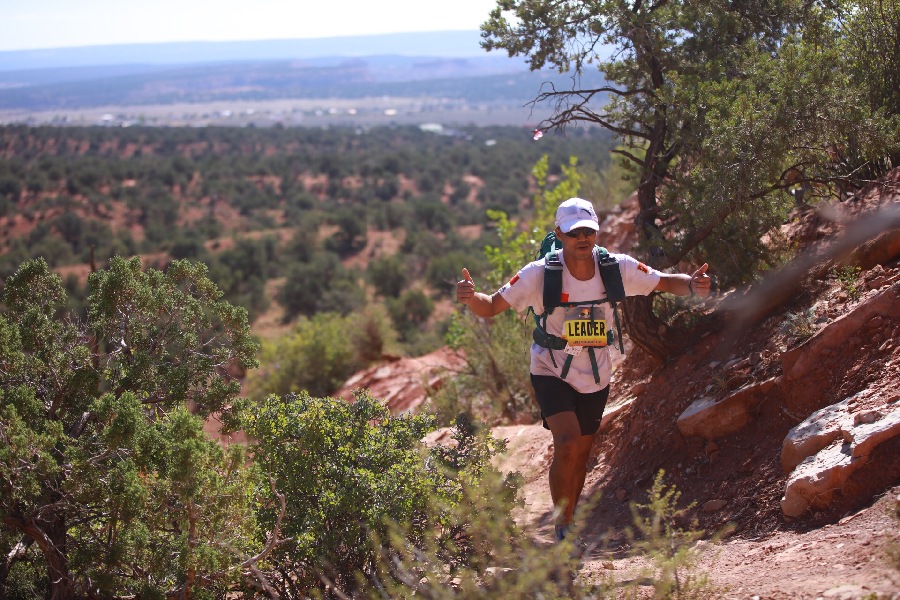 中國“跑神”再創歷史！陳盆濱33小時穿越273公里沙漠奪美國頭牌極限越野賽冠軍