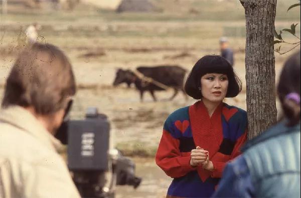 上世紀(jì)末的“國民女神”什么樣?外媒贊她“用一支支口紅改變中國形象”丨40年40人