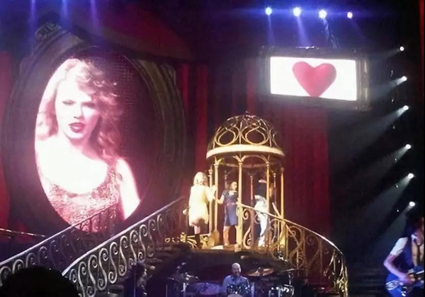 霉霉打破沉默表達(dá)政治立場(chǎng),特朗普:對(duì)她歌的喜愛減少25%丨外媒說