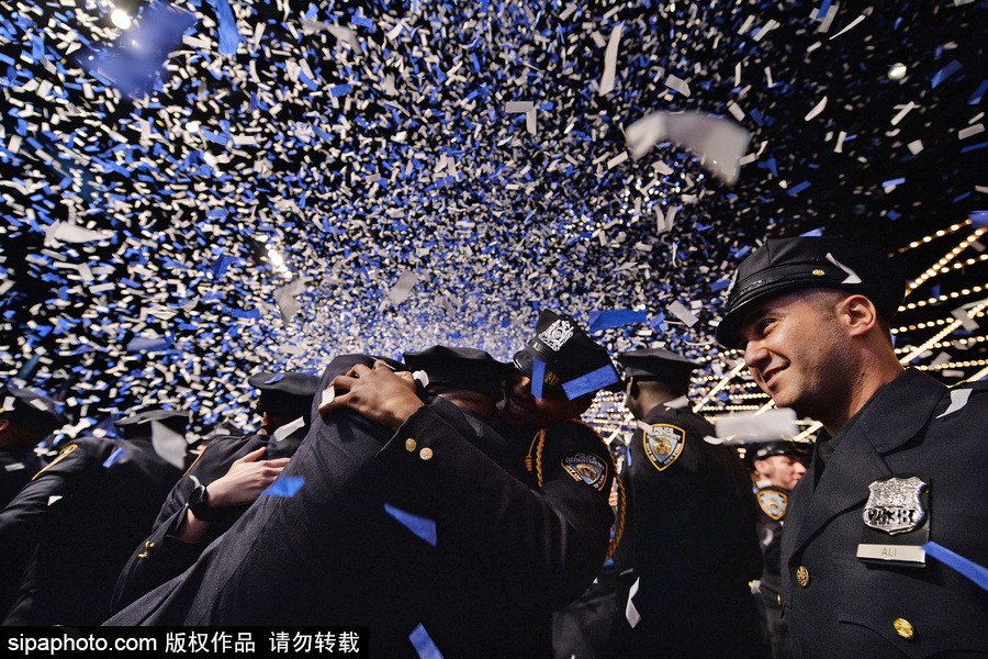 美國紐約：青春洋溢朝氣十足！紐約市警察學院畢業典禮盛大舉行