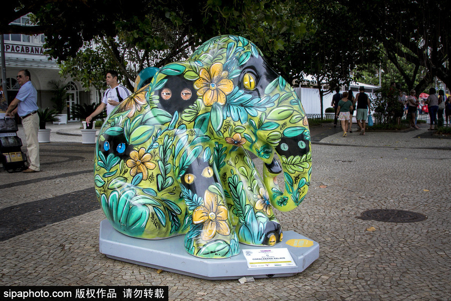 城市變“露天畫廊”！巴西里約熱內盧街頭大象雕塑“穿新衣”