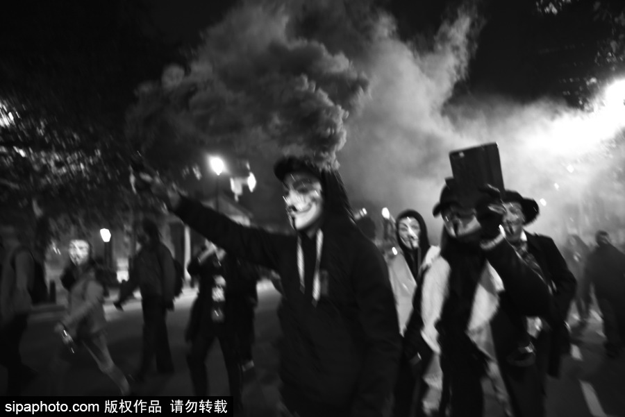 英國：蓋伊·福克斯之魂再度燃燒！百萬面具游行在倫敦舉行