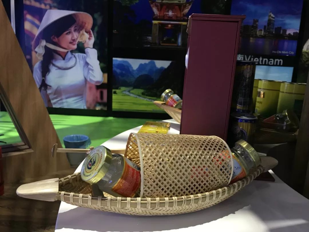 1 時政新聞眼|開幕式結束后,習近平“巡館”看了些什么?