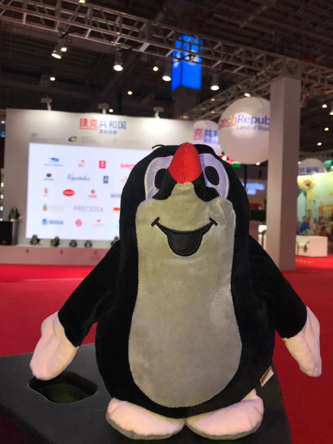 1 時政新聞眼|開幕式結束后,習近平“巡館”看了些什么?