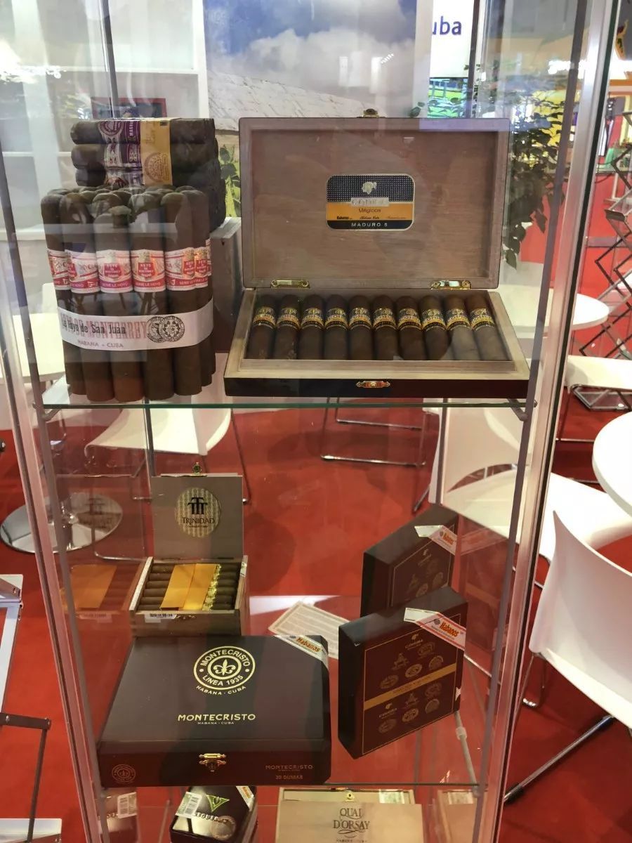 1 時政新聞眼|開幕式結束后,習近平“巡館”看了些什么?