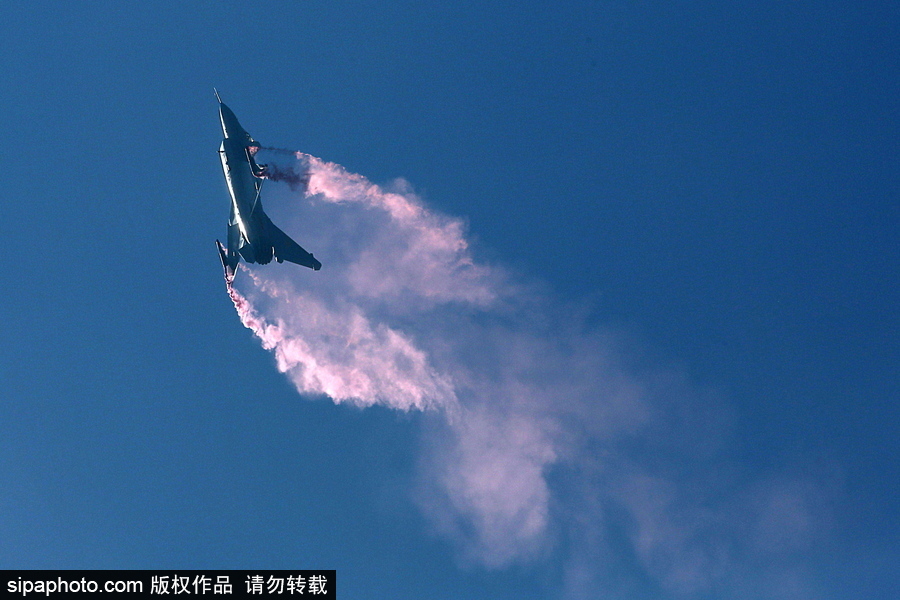 飛行表演“秀翻天”！ 珠海航展精彩瞬間不容錯過