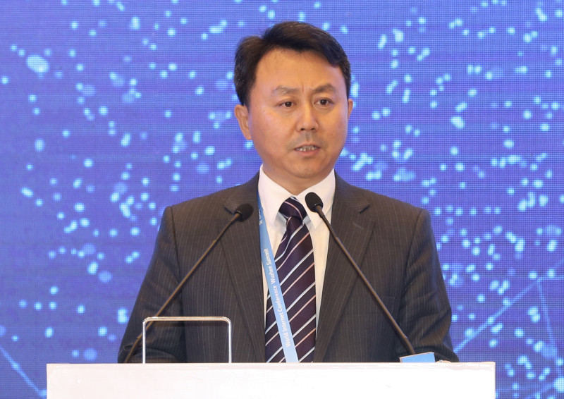 北京外國語大學跨文化傳播研究中心主任姜飛主持主題演講三：國際傳播在彌合數字鴻溝中的角色