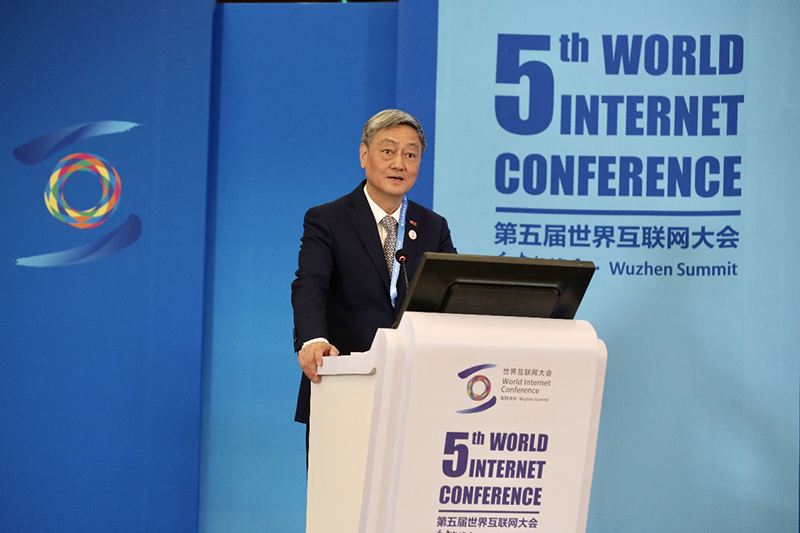 中國(guó)電子科技集團(tuán)有限公司董事長(zhǎng)熊群力在論壇上致辭