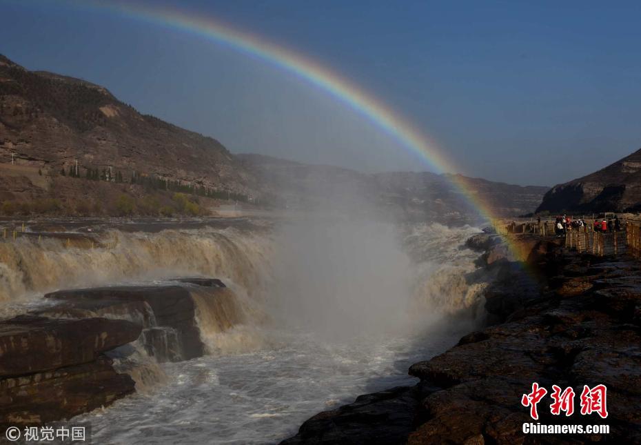 山西臨汾黃河壺口瀑布彩虹高掛