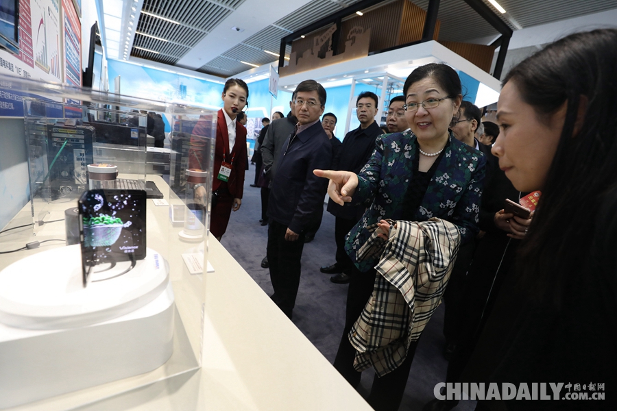 全國(guó)政協(xié)委員參觀“偉大的變革——慶祝改革開放40周年大型展覽”