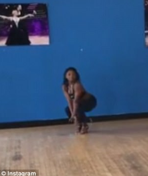 看著都疼！奧運(yùn)冠軍“腳滑”劈叉痛到叫出來