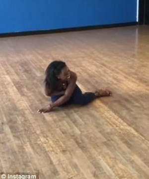 看著都疼！奧運冠軍“腳滑”劈叉痛到叫出來