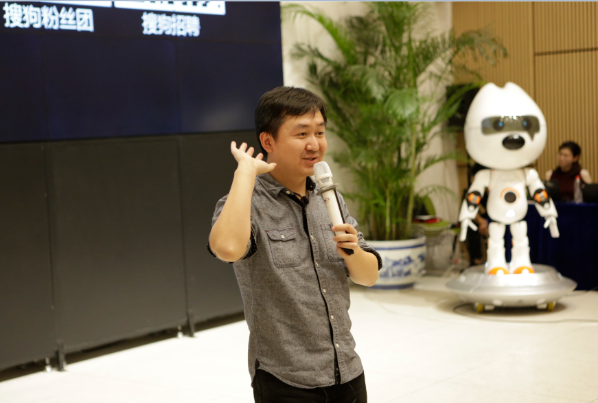 這家公司為了校招真是拼了:CEO現場freestyle滑板鞋,還請來機器