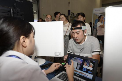 云日亮相智博會，引航迷茫人生路