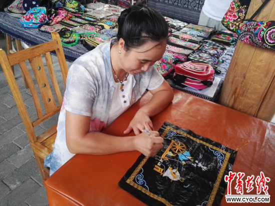 【網(wǎng)絡(luò)媒體走轉(zhuǎn)改】貴州黎平:用三大法寶在扶貧攻堅(jiān)戰(zhàn)中打出漂亮“花”招