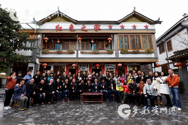 【領(lǐng)航新征程】花繁葉茂說“豐年” 中外青年學(xué)者點(diǎn)贊精準(zhǔn)脫貧“中國(guó)方案”