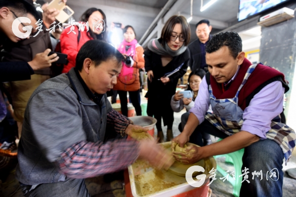 【領(lǐng)航新征程】花繁葉茂說“豐年” 中外青年學(xué)者點(diǎn)贊精準(zhǔn)脫貧“中國(guó)方案”