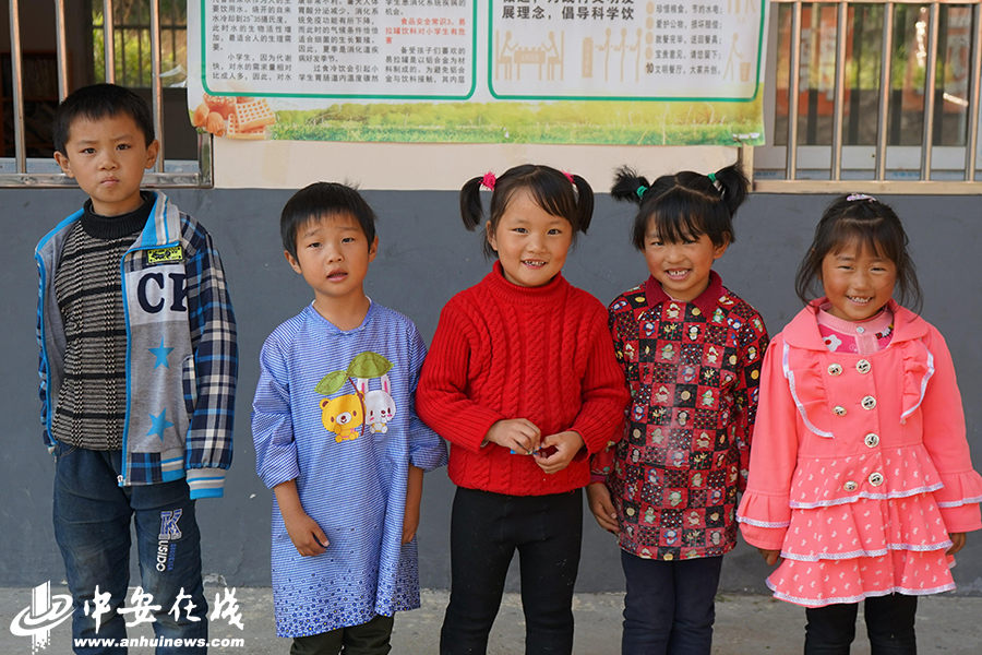 笑一笑 拍個照 俺們不再是貧困戶!——金寨縣迎河村的22張燦爛笑臉